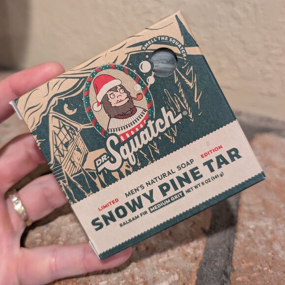 Dr. Squatch Snowy Pine Tar Limited Edition Soap Bar 5 oz – Medium Grit - Picture 4 of 6